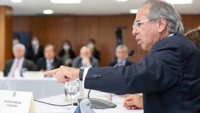 Reunião do presidente Jair Bolsonaro com ministros em 22 de abril de 2020. Segundo o ex-ministro Sergio Moro, vídeo do encontro teria provas de que presidente tentou interferir na Polícia Federal. Na foto, o ministro da Economia, Paulo Guedes.