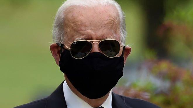 Joe Biden, candidato democrata à presidência dos EUA, faz homenagem a soldados no Memorial Day em sua primeira aparição pública em mais de um mês