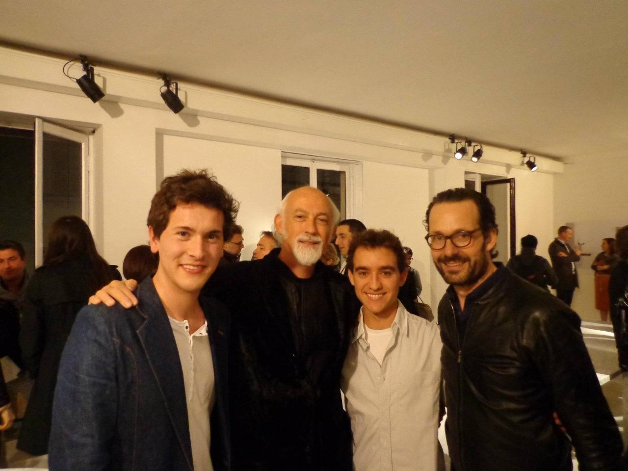 Encontro inesperado dos criadores da Furf com Ross Lovegrove e Konstantin Grcic em Milão, em 2012. Encontro inesperado dos criadores da Furf com Ross Lovegrove e Konstantin Grcic em Milão, em 2012.