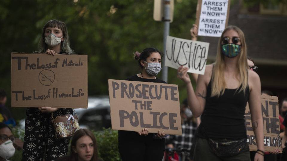 Cidades americanas têm alta na criminalidade após reduzirem orçamento da polícia PROTESTOS MINNEAPOLIS