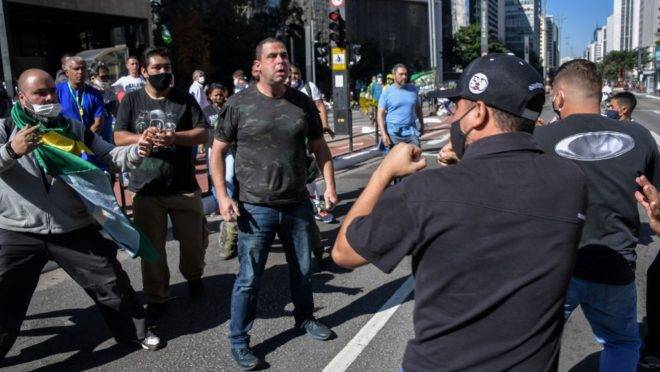 Manifestantes pró e contra o governo Bolsonaro se enfrentaram no último domingo (31), na Avenida Paulista, em São Paulo: episódios como esse reforçam o argumento de quem defende a volta do Ministério da Segurança Pública.