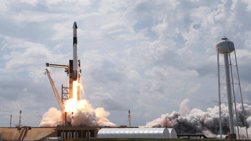 Elon Musk torna-se o primeiro empresário e enviar uma nave tripulada ao espaço