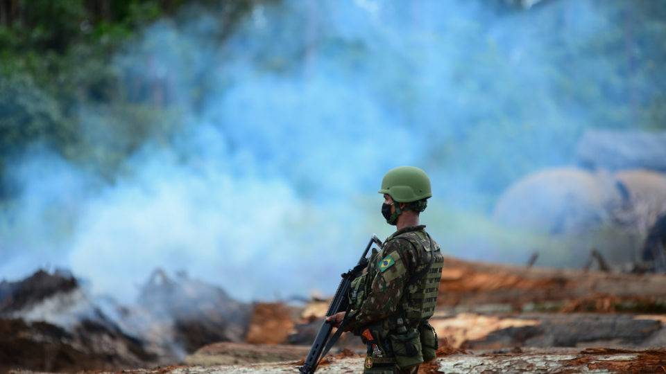 Militares gastam menos de 1% da verba prevista contra desmatamento na Amazônia Militar da Operação Verde Brasil 2 durante operação contra queimadas na floresta amazônica, em Porto Velho (RO).