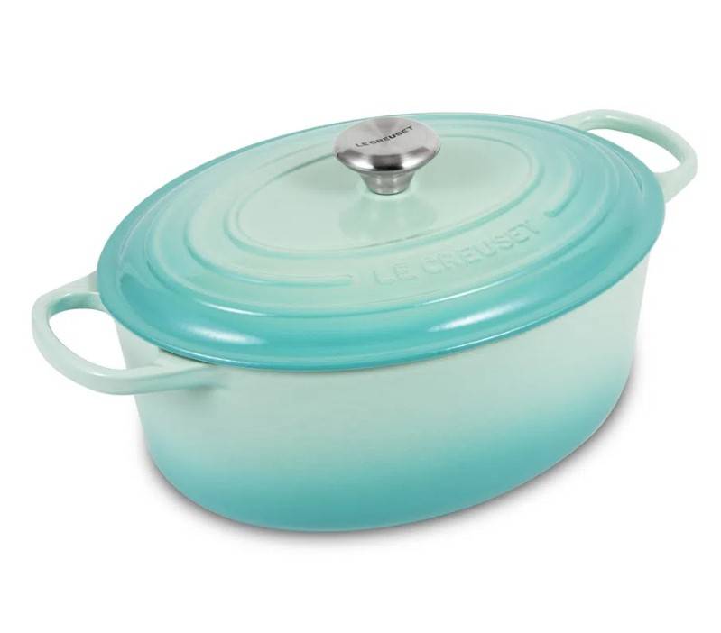 Panela oval Le Creuset Signature azul menta 31 cm. Por R$ 2.109, na Bergerson Presentes. Panela oval Le Creuset Signature azul menta 31 cm. Por R$ 2.109, na Bergerson Presentes.