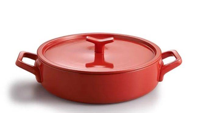 Panela vermelha multifuncional Roichen com revestimento cerâmico natural sem tampa 26 cm. Por R$ 448, na Bergerson Presentes.