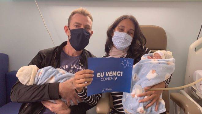 Ana Paula teve grave insuficiência respiratória, fez uma cesárea emergencial para salvar os bebês e ficou 26 dias longe deles
