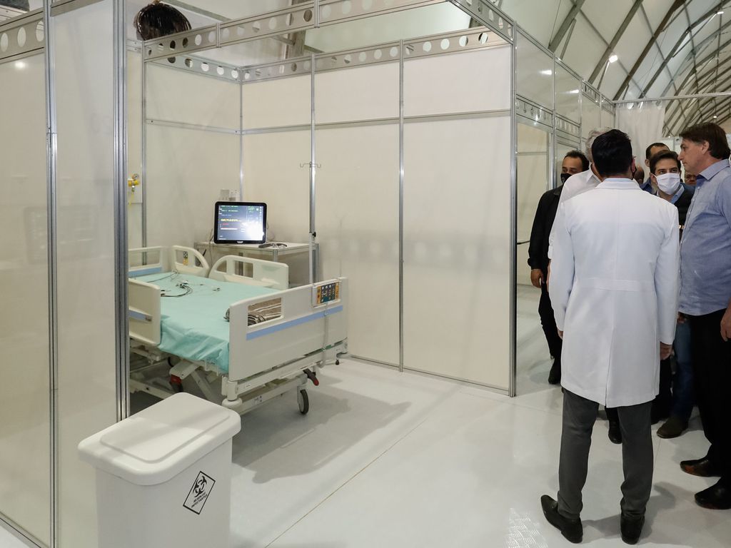Presidente da República, Jair Bolsonaro faz visita às instalações do hospital