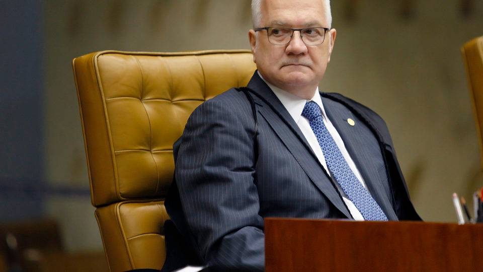Deputados se mobilizam contra tese do TSE de “abuso de poder religioso” Fachin iniciou debate sobre "abuso religioso"