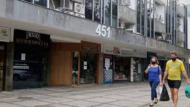 Comércio esvaziado no Rio de Janeiro, por causa da pandemia da Covid-19