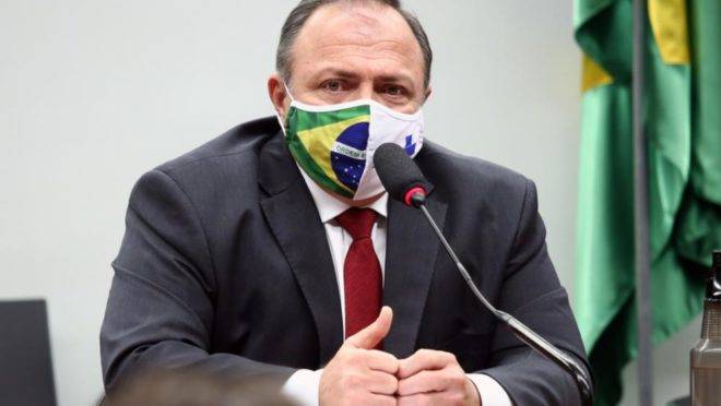 O ministro interino da Saúde, Eduardo Pazuello, participou de audiência na Câmara dos Deputados, nesta terça-feira (9).