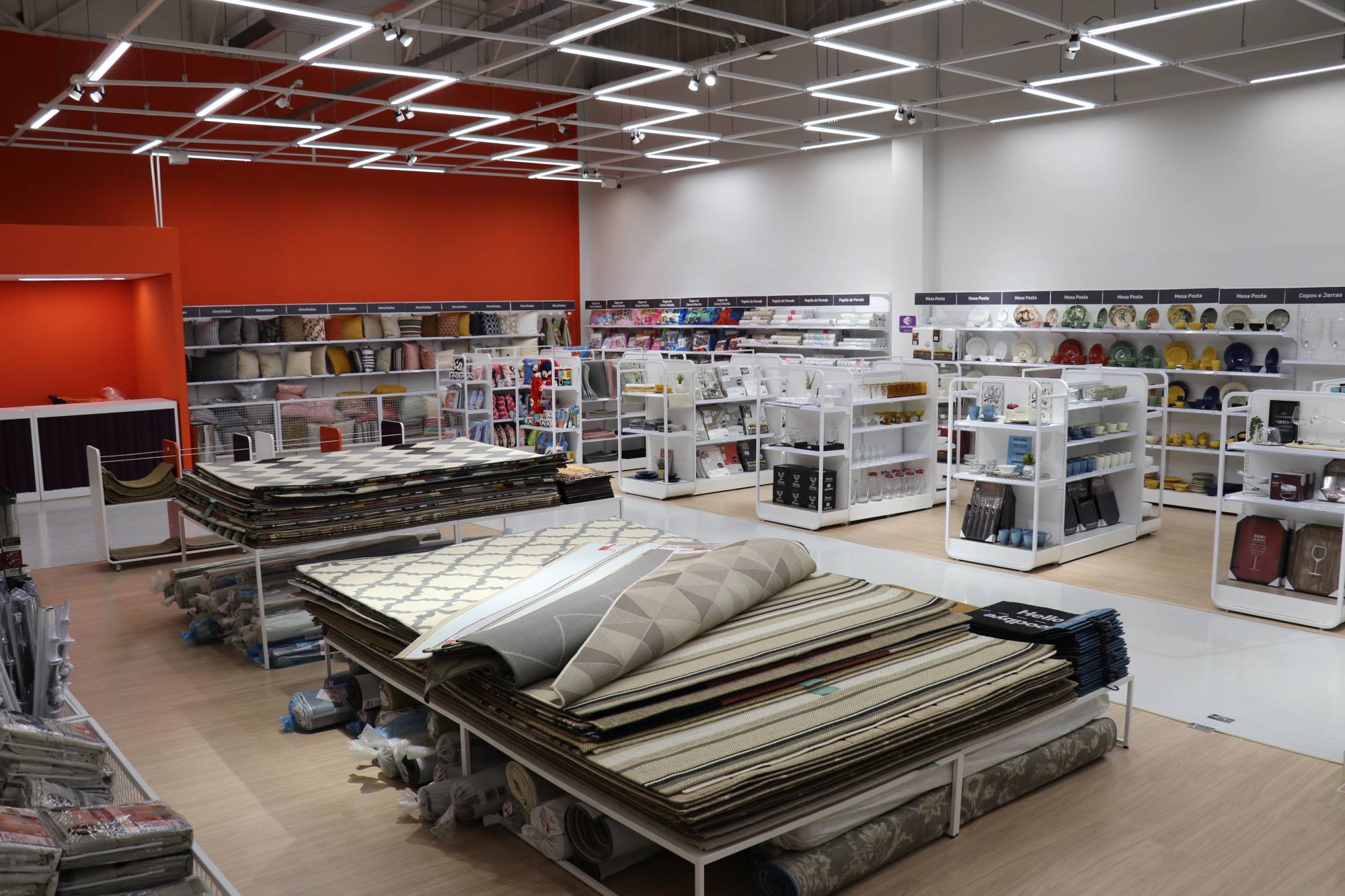 Mobly amplia catálogo para vender itens importados e móveis usados