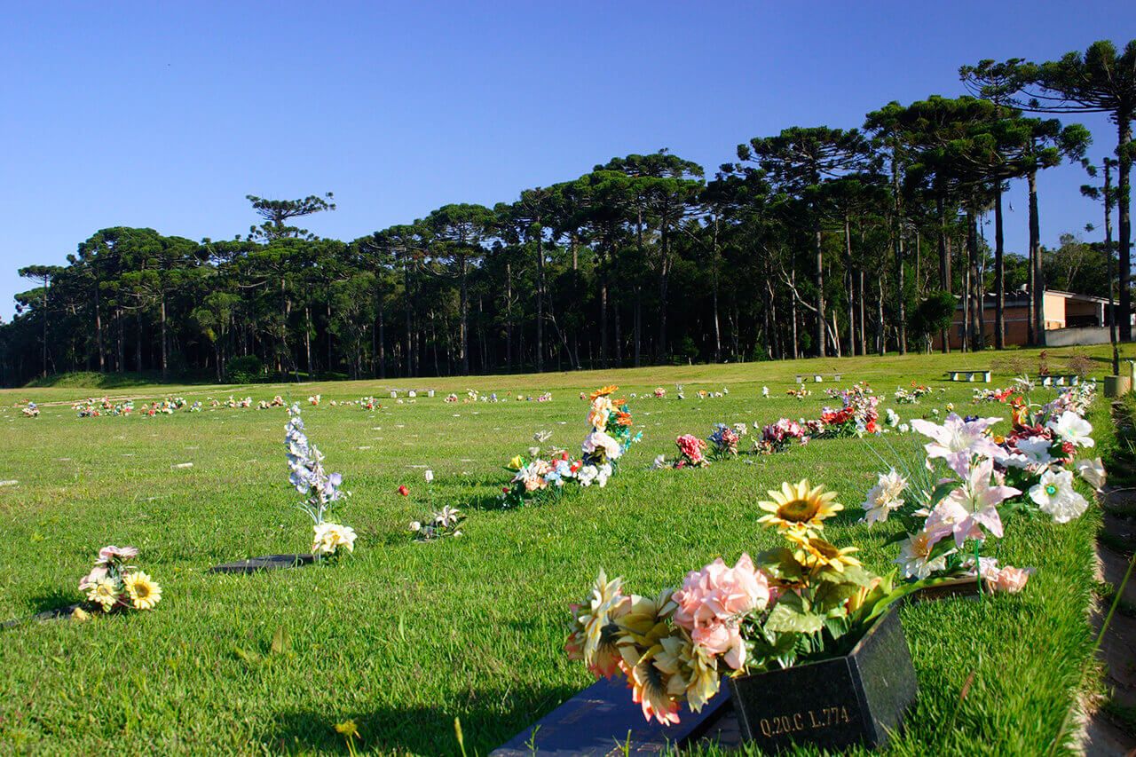 Cemitério jardim em Fazenda Rio Grande, no Paraná.