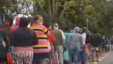 Trecho da fila de 2km para pegar doação de cestas básicas em loja de carros de São Paulo Trecho da fila de 2km para pegar doação de cestas básicas em loja de carros de São Paulo