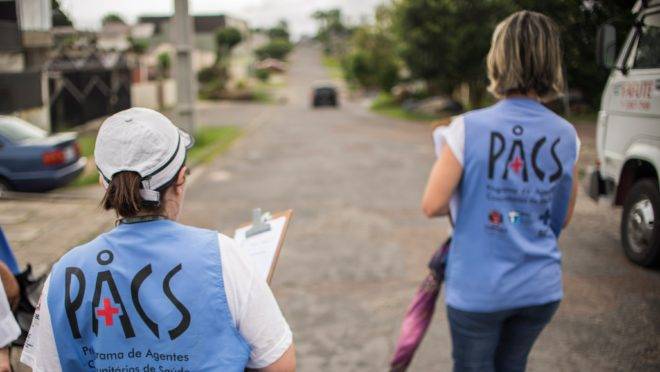 Atuação de agentes comunitários de saúde em Curitiba.