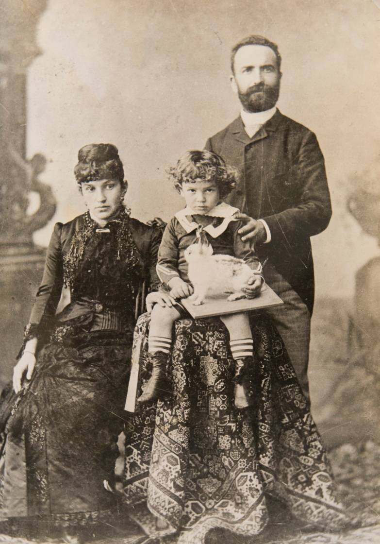 Maria Dolores Leão Fontana, Francisco Fasce Fontana e o filho Francisco Fido Fontana. Foto: Reprodução/ Acervo da família Maria Dolores Leão Fontana, Francisco Fasce Fontana e o filho Francisco Fido Fontana. Foto: Reprodução/ Acervo da família