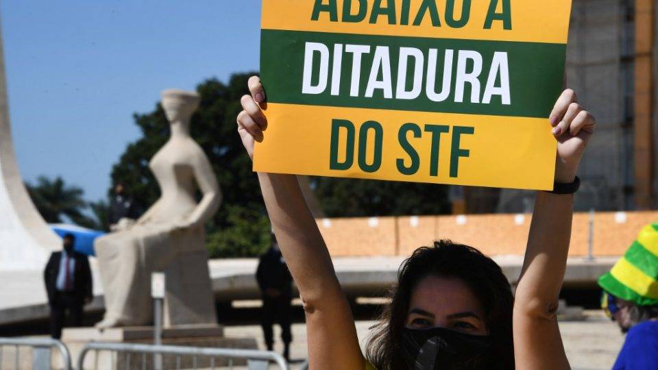 Manifestação em frente ao prédio do STF