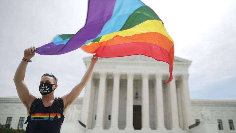 Trabalhador não pode ser demitido por ser gay ou transgênero, decide justiça dos EUA gays transgênero eua