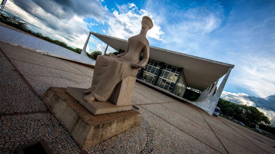 O STF impede o Estado de economizar Salário e jornada de servidor não podem ser cortados, confirma STF