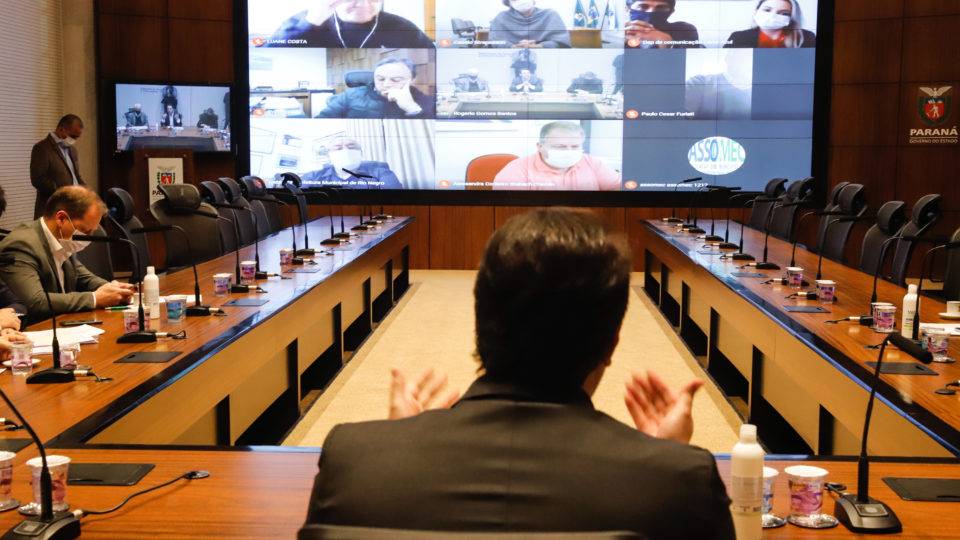 Prefeitos falam com governador do Paraná por videoconferência