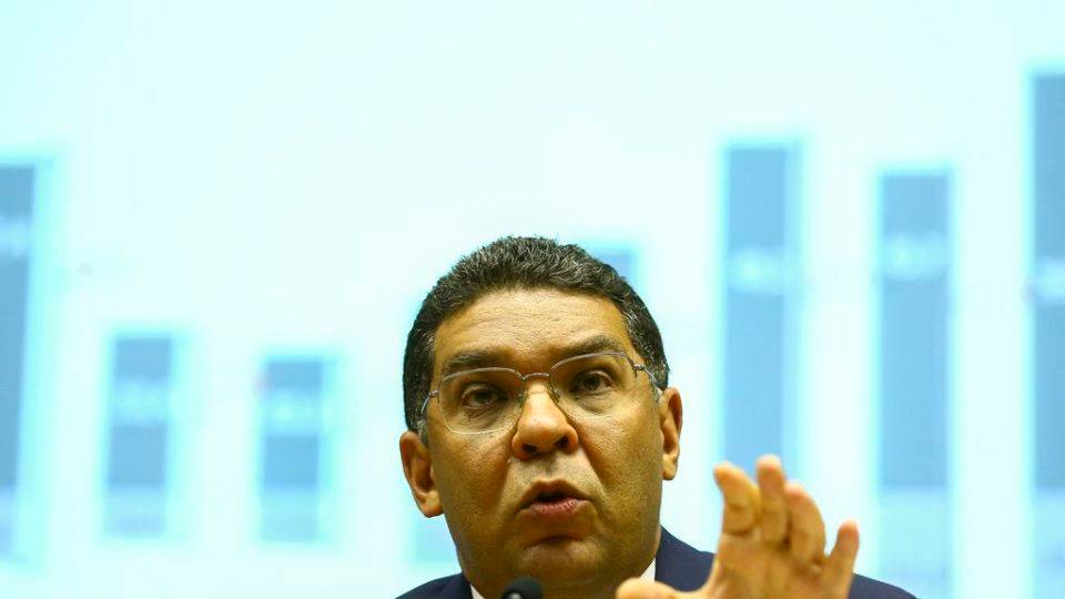 Ajuste fiscal terá de ser de até R$ 400 bilhões e durará até 2026, diz Mansueto O secretário do Tesouro Nacional, Mansueto Almeida, durante entrevista coletiva para comentar o Resultado Primário do Governo Central. Ele deixa o cargo em julho.
