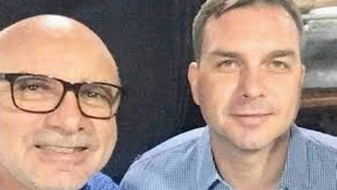 O senador Flávio Bolsonaro e seu ex-assessor Fabrício Queiroz