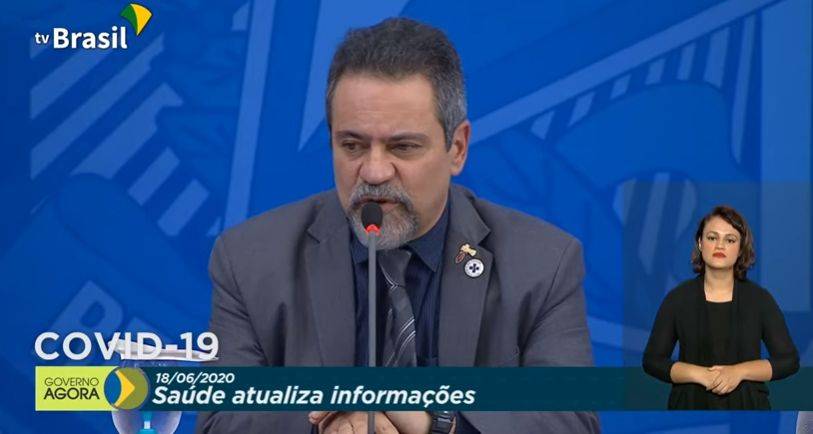 Élcio Franco, secretário do Ministério da Saúde, em entrevista coletiva