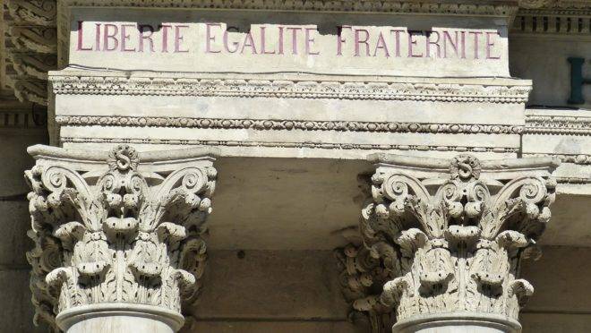 O mito da liberdade, igualdade e fraternidade dos franceses