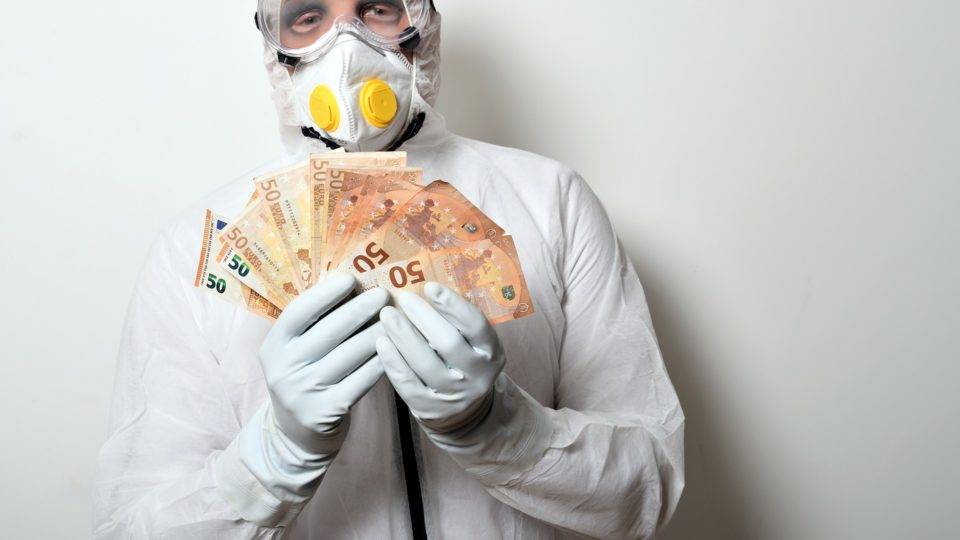 Como a pandemia de Covid-19 se tornou o paraíso dos corruptos No Brasil e no mundo, corruptos “profissionais” e oportunistas têm usado as medidas de enfrentamento à pandemia como uma fonte de renda ilícita.