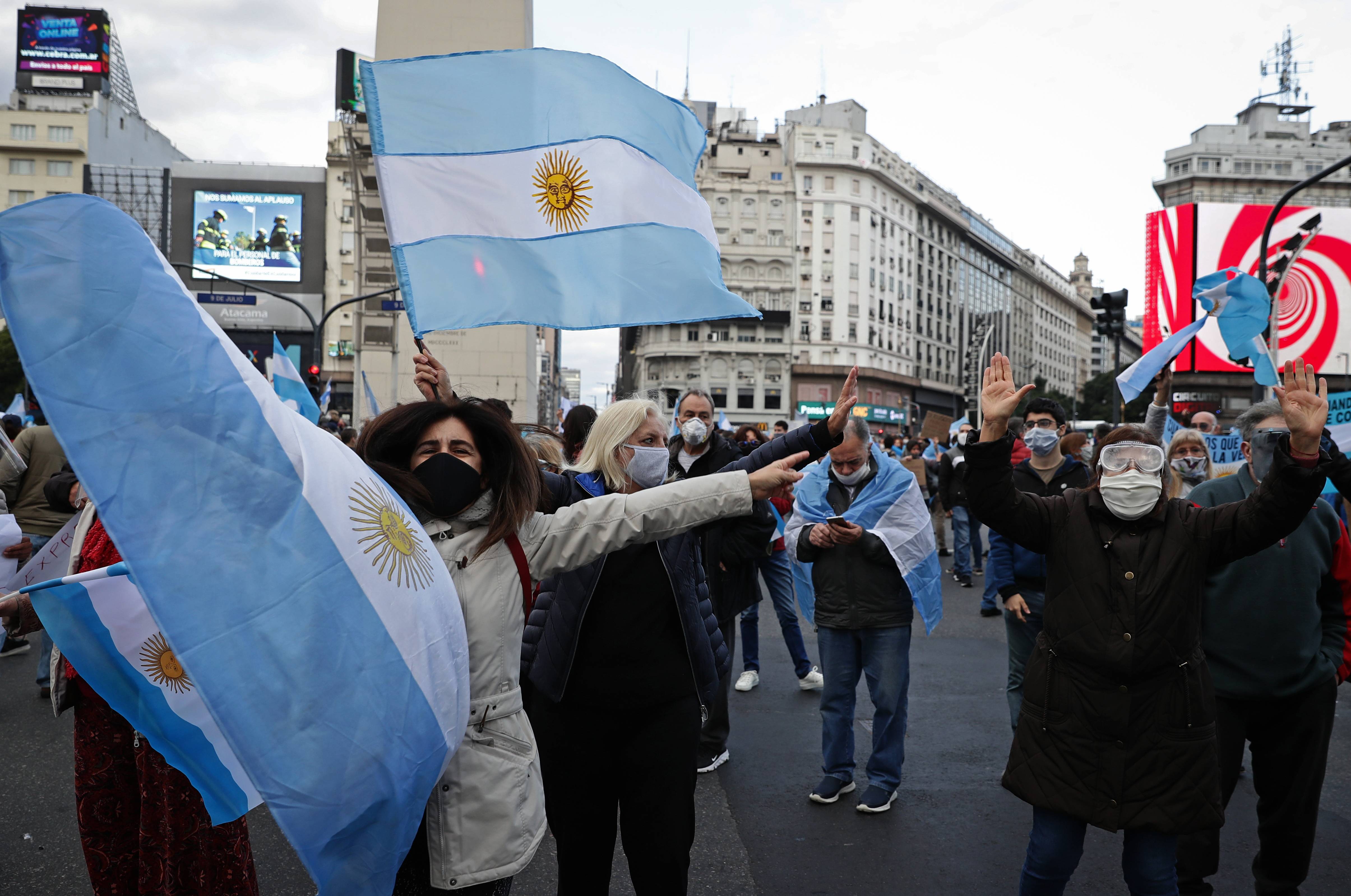 Manifestação na Argentina neste sábado (20).
