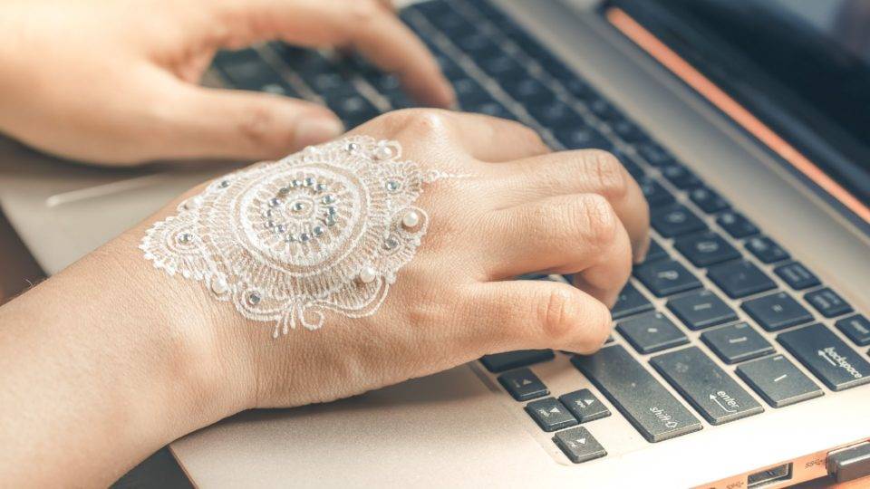 Mandala da prosperidade: o golpe financeiro que atrai mulheres com discurso feminista O esquema atrai mulheres por meio de grupos virtuais, prometendo prosperidade em troca de "presentes". Foto: Bigstock