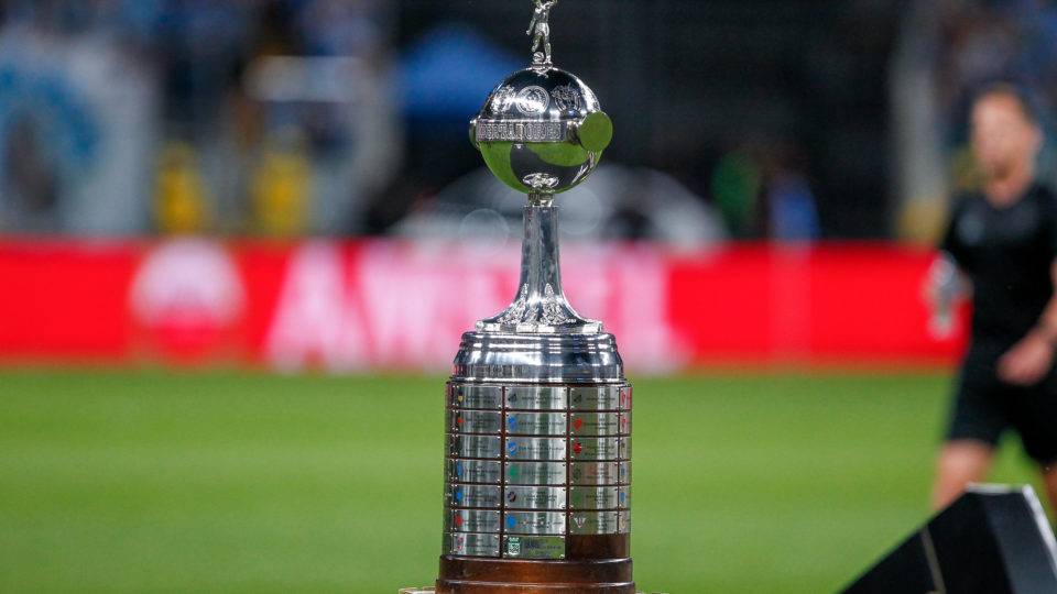 Ainda sem prazo para volta, Conmebol aprova protocolo de prevenção para Libertadores Ainda sem prazo para volta, Conmebol aprova protocolo de prevenção para Libertadores