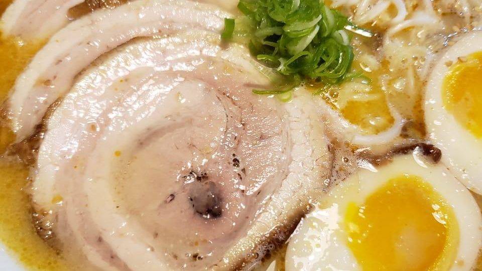 Izakaya Hyotan e Fujii se unem para fornecer lamen em delivery. Imperdível! Tonkotsu lamen, por três dias em delivery da parceria entre o Izakaya Hyotan e o Fujii Cozinha Japonesa.