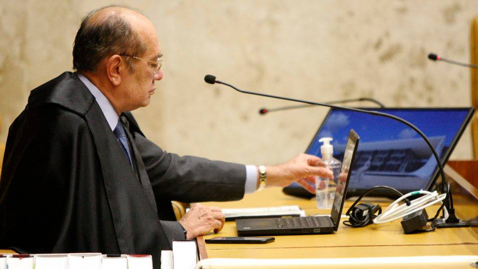 Ministro Gilmar Mendes disse que os militares são cúmplices do "genocídio" causado pela Covid-19 no Brasil porque ocupam os principais postos do Ministério da Saúde.