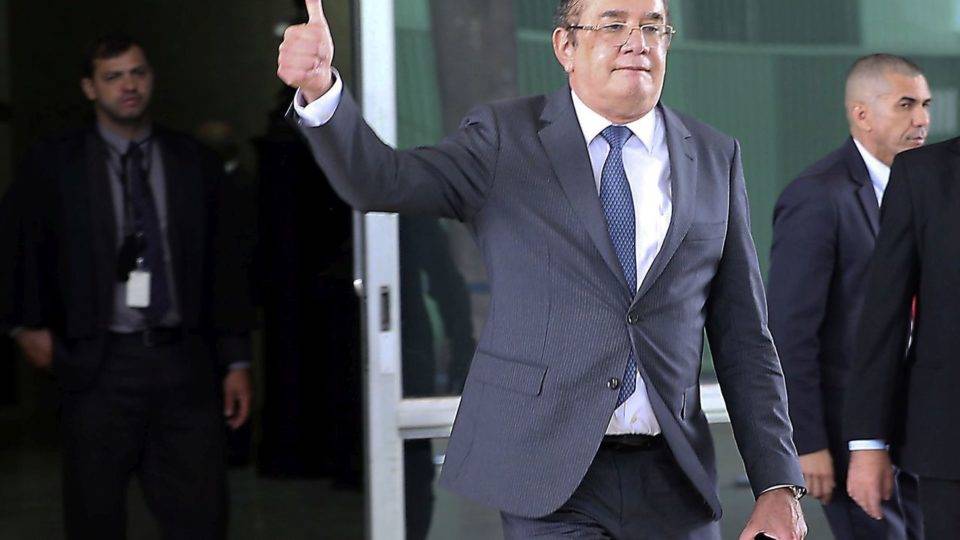 Gilmar Mendes teve encontro reservado com comandante do Exército. O que eles falaram? Ministro do Supremo Gilmar Mendes visitou o general Pujol, chefe do Exército, há dez dias.
