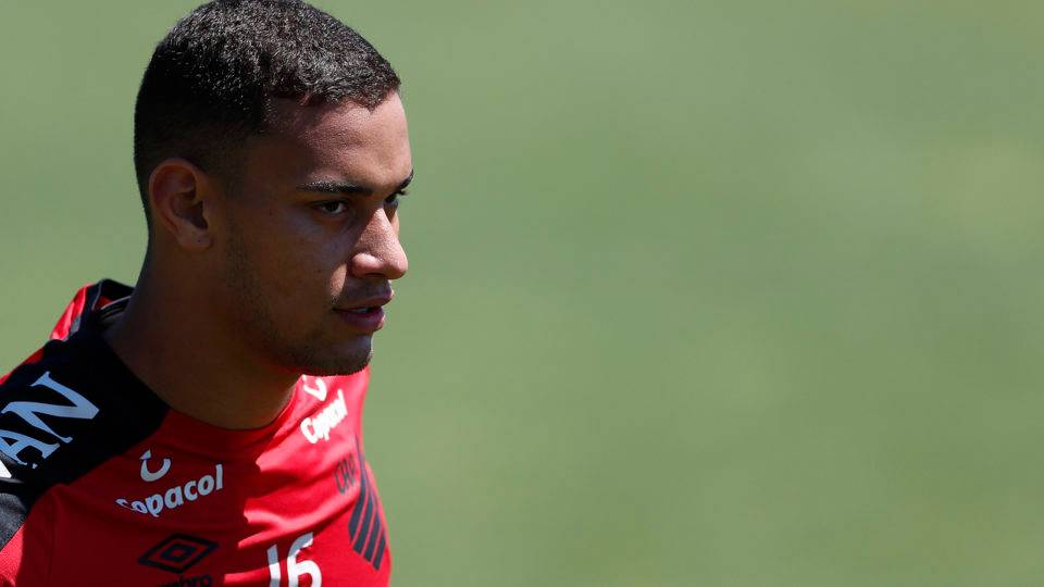 Jogadores redobram cuidado e mudam hábitos financeiros durante a pandemia Thonny Anderson, ex-Athletico, falou sobre as mudanças durante a pandemia.