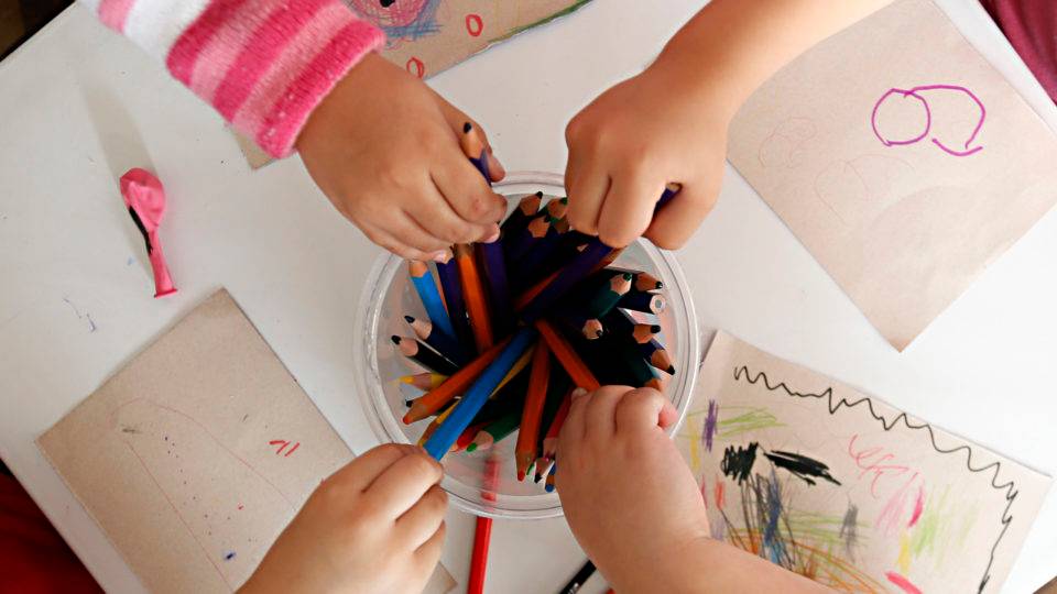 Micro e pequenas empresas precisam de R$ 200 bi em socorro. Educação e alimentação sofrem mais Micro e pequenas empresas da área da educação perderam 65% do faturamento. Situação é mais grave nas creches e pequenas universidades.