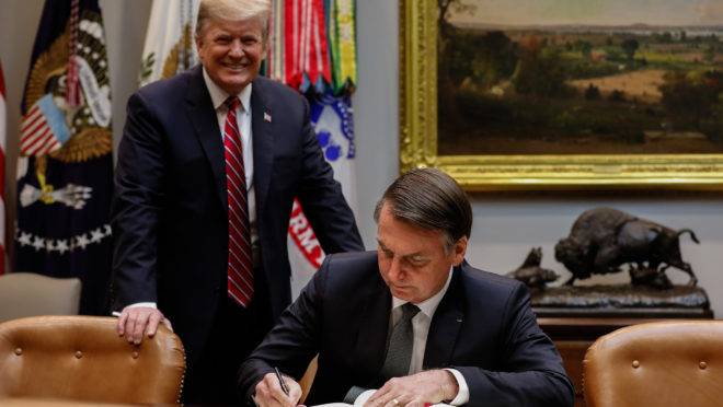 Trump durante a visita do presidente brasileiro aos EUA, em março de 2019: Bolsonaro tentou indicar o filho como embaixador nos EUA.