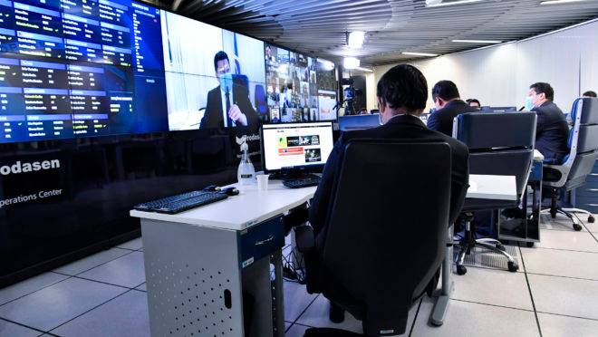 Senado começou a discutir projeto de lei de combate às fake news em sessão remota
