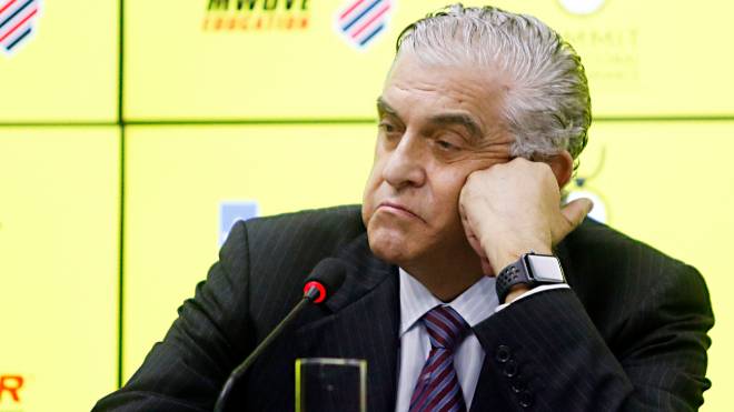 Petraglia critica torcedores nas redes sociais