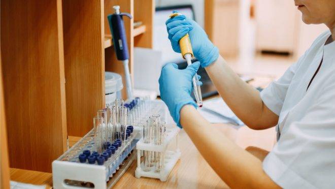 Remédios para hepatite C estão sendo testados contra Covid-19.