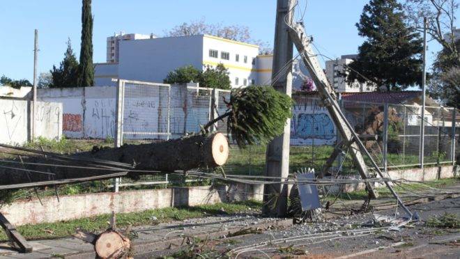 Bairro Água Verde, em Curitiba, foi um dos mais castigados pelo temporal