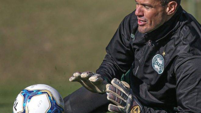 O goleiro Wilson em treino no CT da Graciosa.