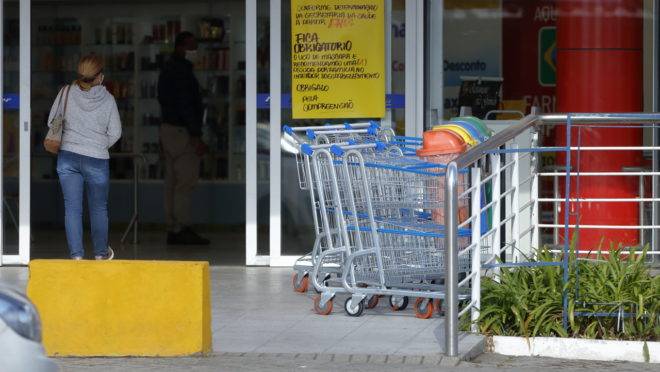 Mercados ficam fechados aos domingos em Curitiba