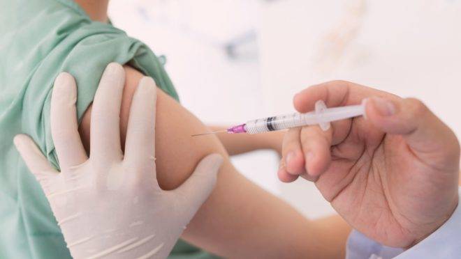 Em entrevista coletiva, membro da OMS destaca resultados negativos nos testes com a hidroxicloroquina contra a Covid-19.