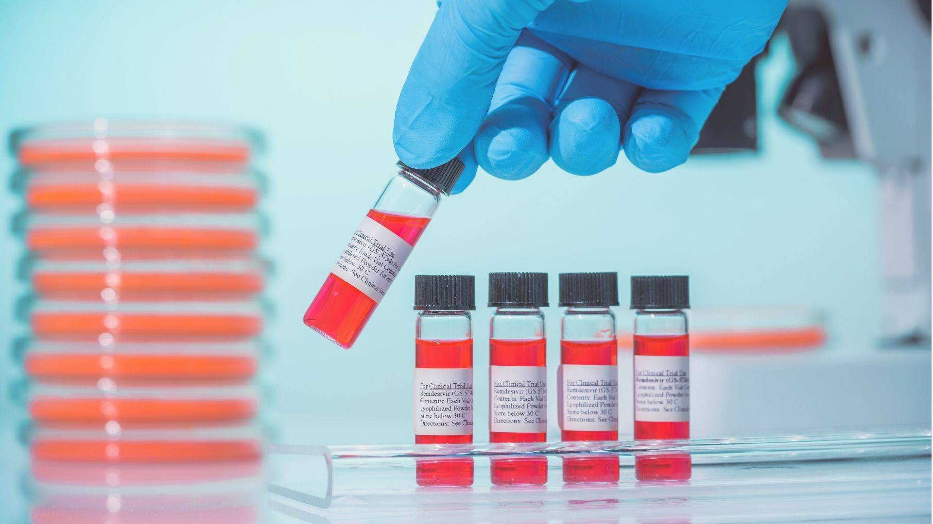 &#8220;Não sabemos se é eficaz, mas o plano é continuar com as pesquisas&#8221;, disse a cientista-chefe da OMS, Soumya Swaminathan