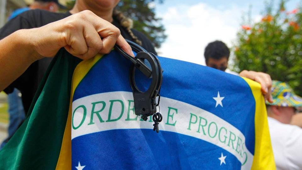 Jornalista não pode ser preso num país que se diz democrático Decisão do ministro Alexandre de Moraes, do STF, que libertou jornalista Oswaldo Eustáquio o impede de exercer sua profissão.