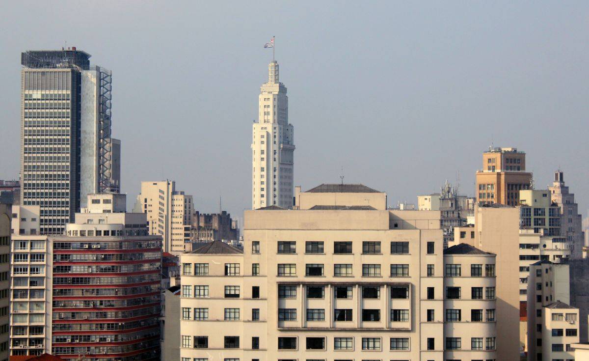 Decreto determina que estabelecimentos podem reabrir com no máximo 40% da capacidade.