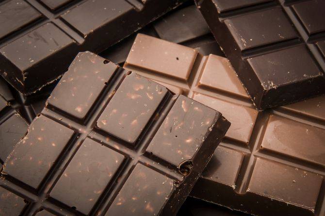 As barras de chocolate da Cuore di Cacao viraram o principal produto. Até então, eram os palets, bombons recheados com validade curta. Foto: Letícia Akemi/Gazeta do Povo As barras de chocolate da Cuore di Cacao viraram o principal produto. Até então, eram os palets, bombons recheados com validade curta. Foto: Letícia Akemi/Gazeta do Povo