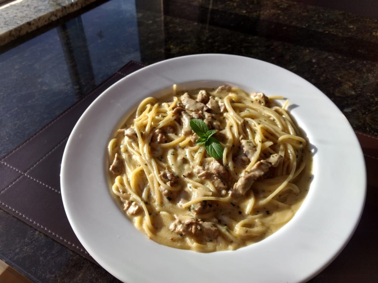 Spaghetti Alfredo com tiras de mignon do Armazém 71. Foto: Divulgação Spaghetti Alfredo com tiras de mignon do Armazém 71. Foto: Divulgação