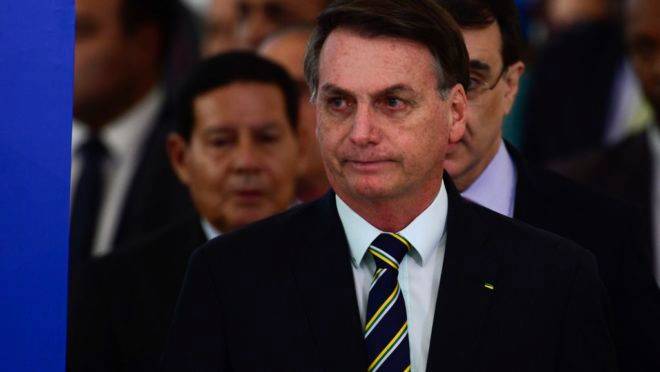 Presidente Jair Bolsonaro foi diagnosticado com Covid-19 .